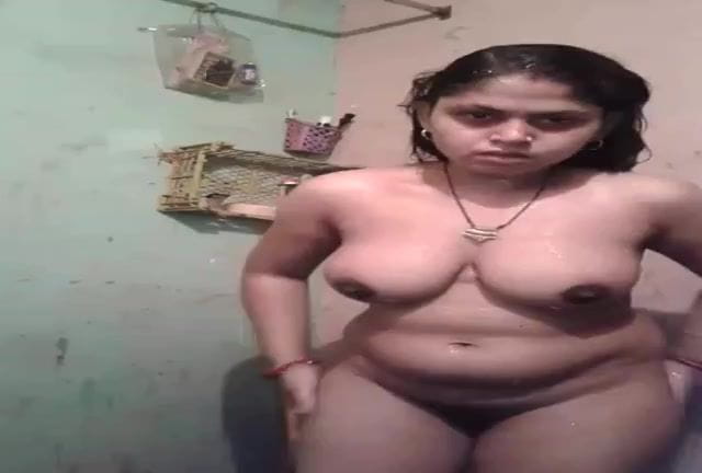 Sexy Bhabhi nude bath MMS video leak