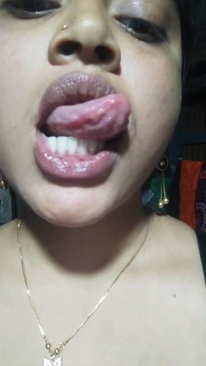 Tamil Chubby Girl Fingering Her Pussy