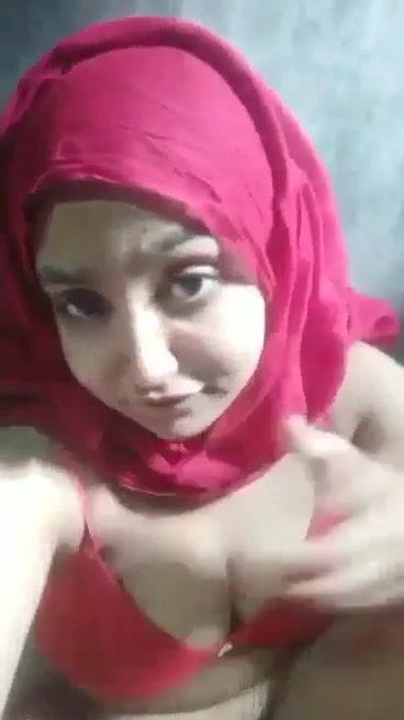 Big Boob Hijabi Girl Fingering
