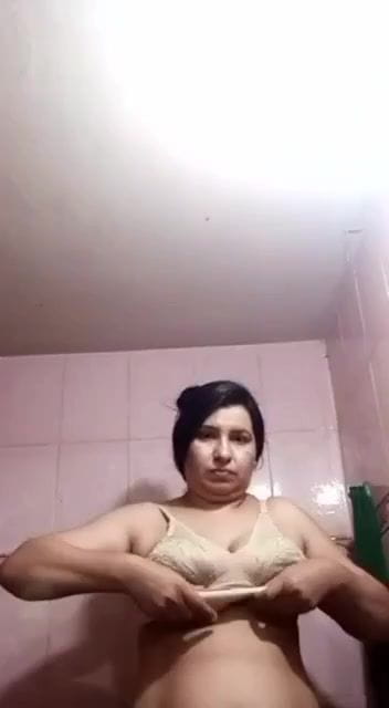 Paki Lady Capture Big Boobs and Wet Pussy on Camera