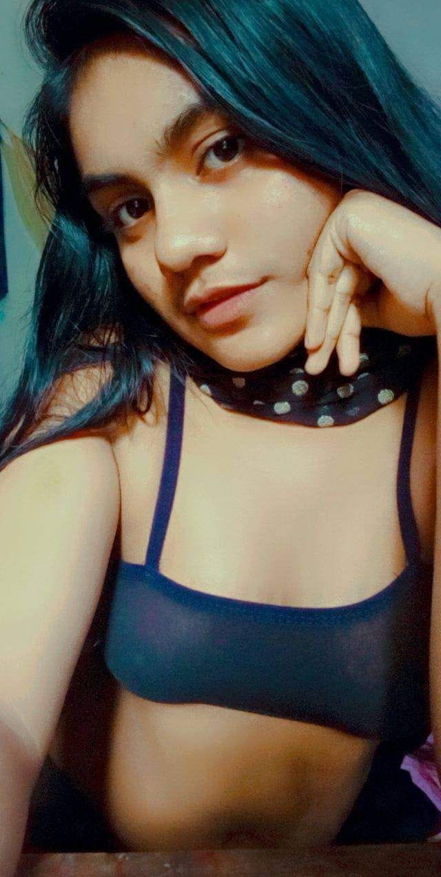 Beautiful Cute Horny GF Nude Showing Body