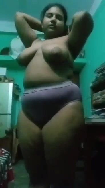 Cute Girlfriend Ne Dikhayi Apni Moti Gand Ke Sath Apni Badi Chuchiya