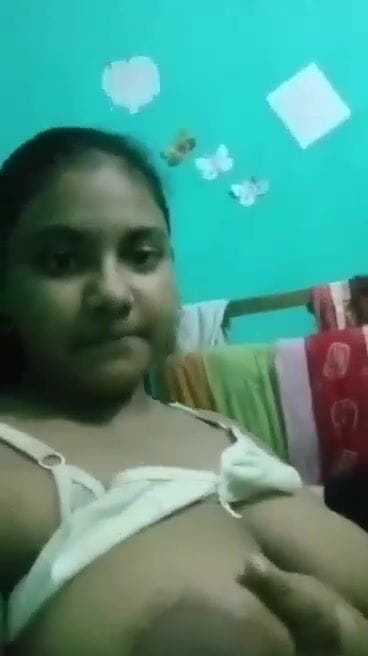 Cute Girlfriend Ne Dikhayi Apni Moti Gand Ke Sath Apni Badi Chuchiya - Additional Image