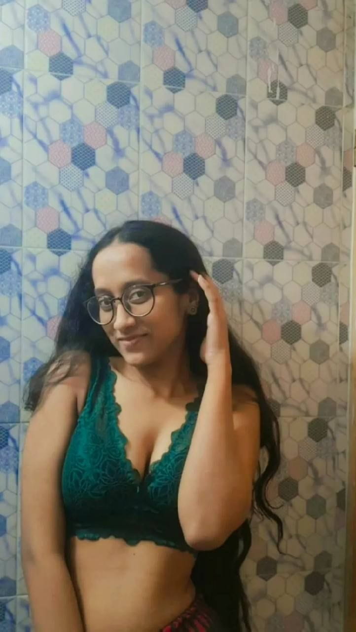 Horny Gf Saifa Nude Showing Video - Additional Image